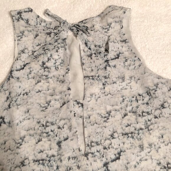 H&M sleeveless blouse/ white w abstract grey pattern - Picture 6 of 10